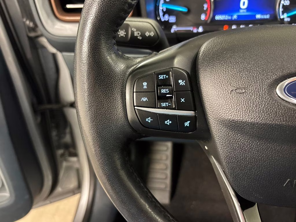 2022 Silver Metallic Ford Maverick Lariat FWD Truck