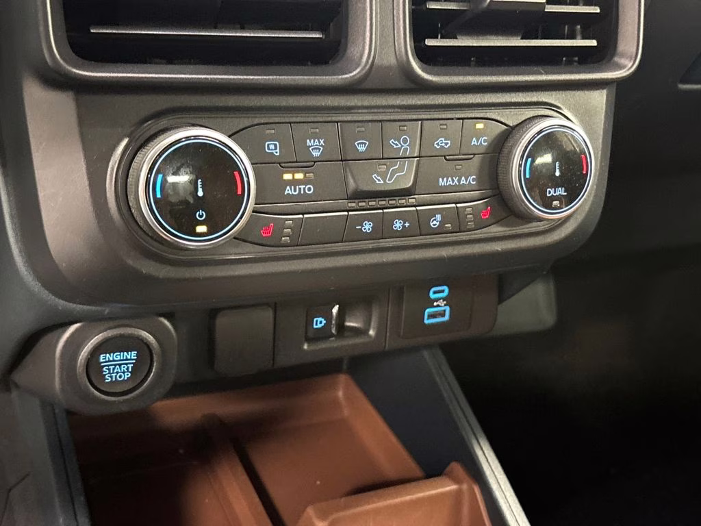 2022 Silver Metallic Ford Maverick Lariat FWD Truck