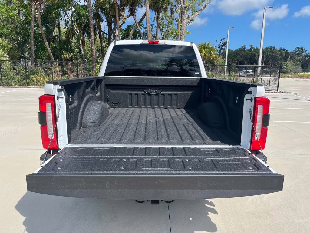 2026 Oxford White Ford Super Duty F-250 SRW XLT 4X4 Truck