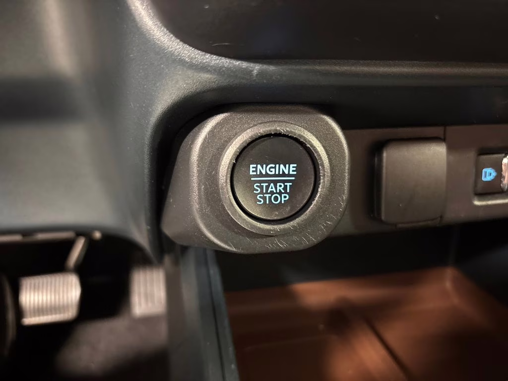 2022 Silver Metallic Ford Maverick Lariat FWD Truck