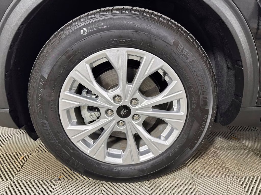 2025 Agate Black Metallic Ford Escape Active FWD SUV