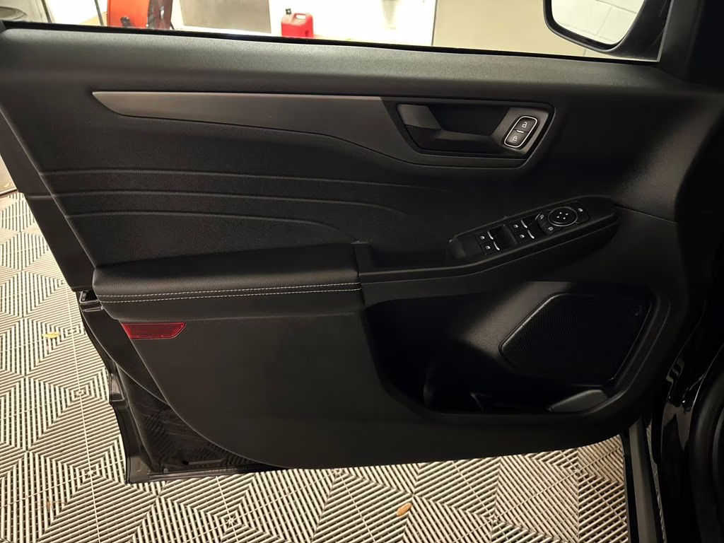 2025 Agate Black Metallic Ford Escape Active FWD SUV