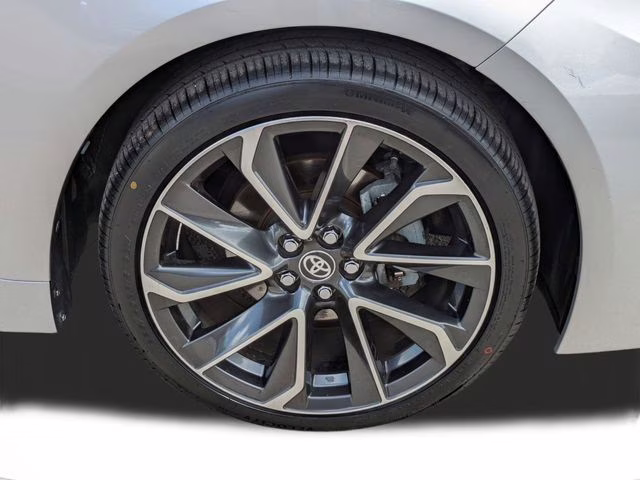 2022 Classic Silver Metallic Toyota Corolla SE FWD Sedan