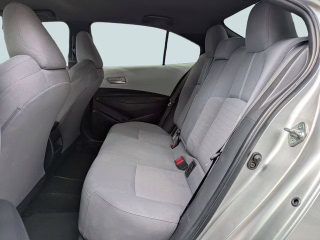 2022 Classic Silver Metallic Toyota Corolla SE FWD Sedan