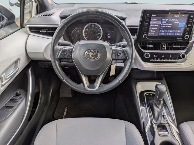 2022 Classic Silver Metallic Toyota Corolla SE FWD Sedan