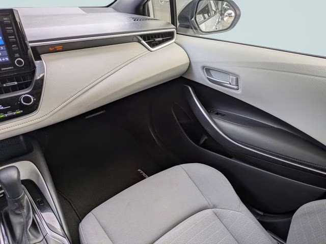 2022 Classic Silver Metallic Toyota Corolla SE FWD Sedan