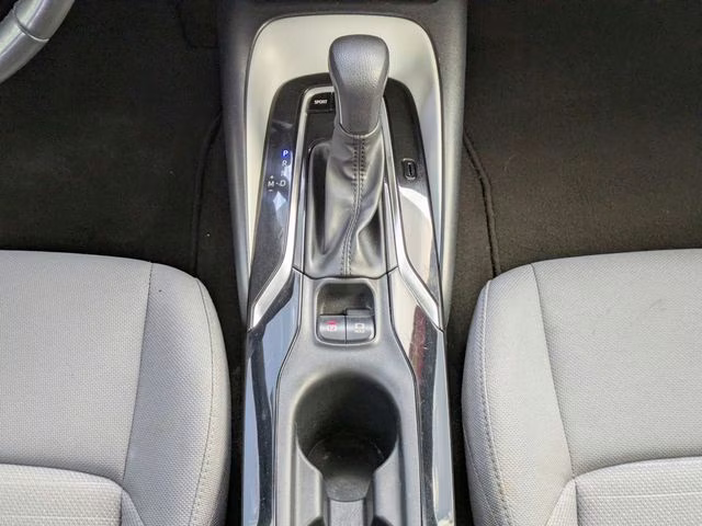 2022 Classic Silver Metallic Toyota Corolla SE FWD Sedan