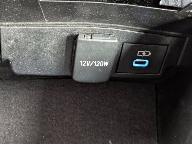 2022 Classic Silver Metallic Toyota Corolla SE FWD Sedan