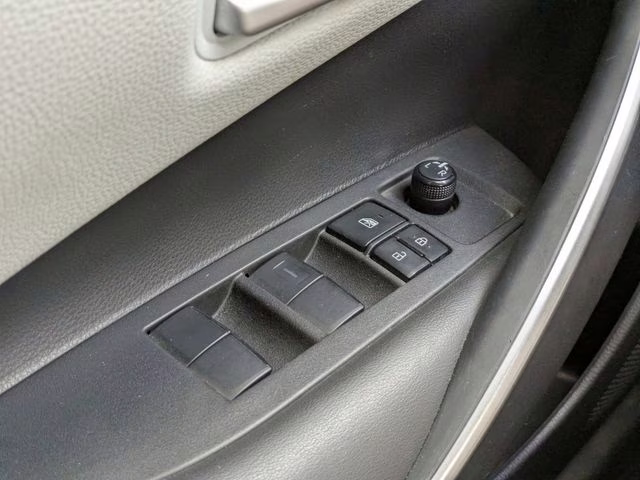 2022 Classic Silver Metallic Toyota Corolla SE FWD Sedan