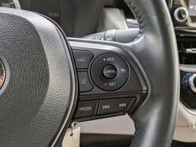 2022 Classic Silver Metallic Toyota Corolla SE FWD Sedan