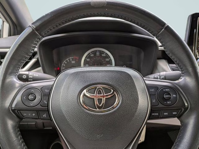 2022 Classic Silver Metallic Toyota Corolla SE FWD Sedan