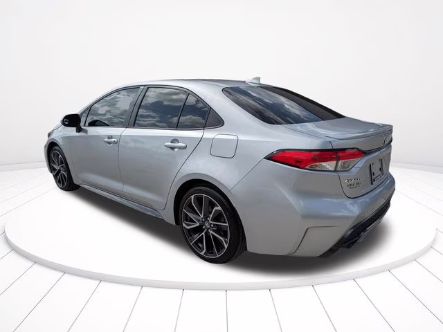 2022 Classic Silver Metallic Toyota Corolla SE FWD Sedan
