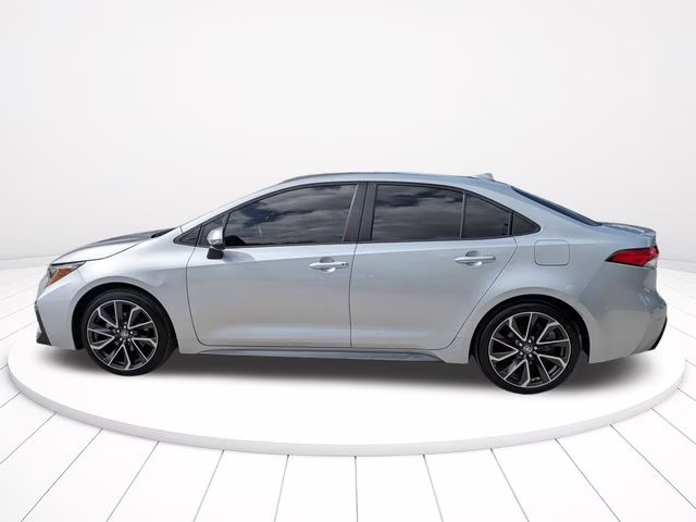 2022 Classic Silver Metallic Toyota Corolla SE FWD Sedan