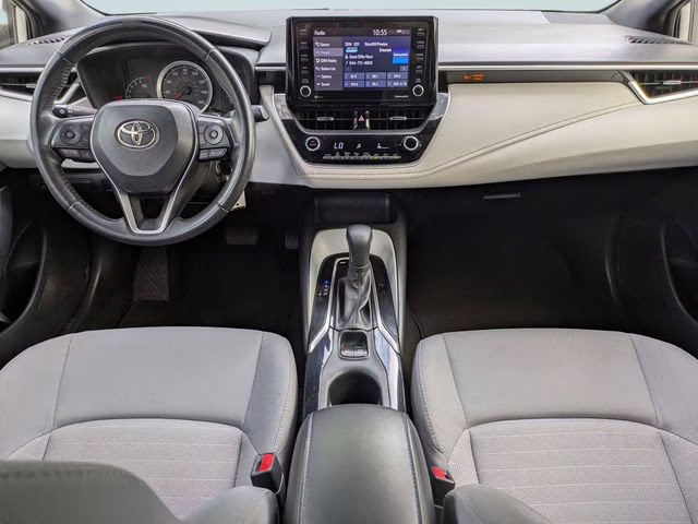 2022 Classic Silver Metallic Toyota Corolla SE FWD Sedan