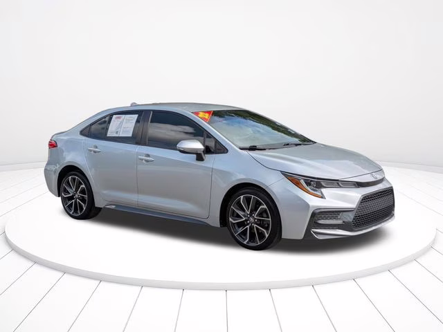 2022 Classic Silver Metallic Toyota Corolla SE FWD Sedan