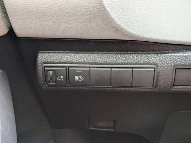 2022 Classic Silver Metallic Toyota Corolla SE FWD Sedan