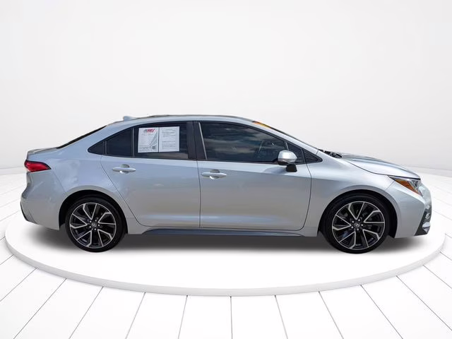 2022 Classic Silver Metallic Toyota Corolla SE FWD Sedan
