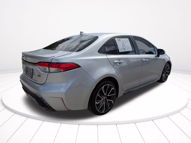 2022 Classic Silver Metallic Toyota Corolla SE FWD Sedan