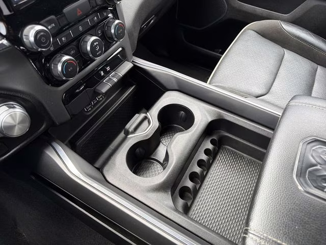 2024 Diamond Black Crystal Pearlcoat Ram 1500 Laramie RWD Truck