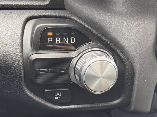 2024 Diamond Black Crystal Pearlcoat Ram 1500 Laramie RWD Truck