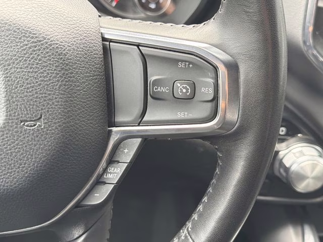 2024 Diamond Black Crystal Pearlcoat Ram 1500 Laramie RWD Truck