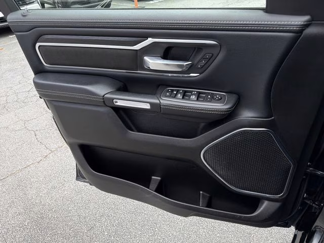 2024 Diamond Black Crystal Pearlcoat Ram 1500 Laramie RWD Truck