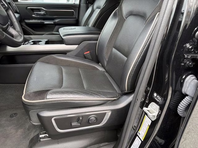 2024 Diamond Black Crystal Pearlcoat Ram 1500 Laramie RWD Truck