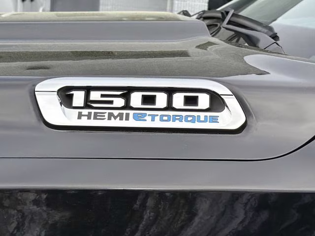 2024 Diamond Black Crystal Pearlcoat Ram 1500 Laramie RWD Truck