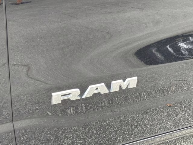 2024 Diamond Black Crystal Pearlcoat Ram 1500 Laramie RWD Truck