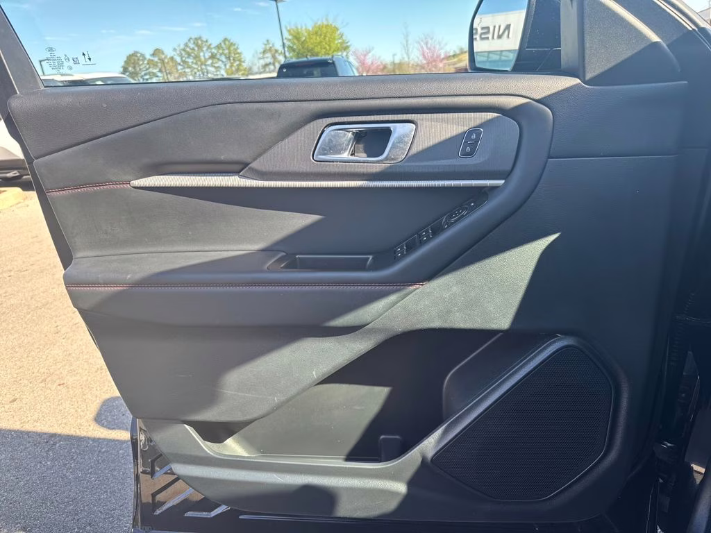 2025 Black Metallic Ford Explorer ST-Line 4X4 SUV