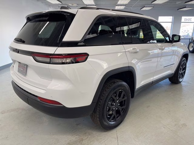 2026 Bright White Clearcoat Jeep Grand Cherokee Altitude 4X4 SUV