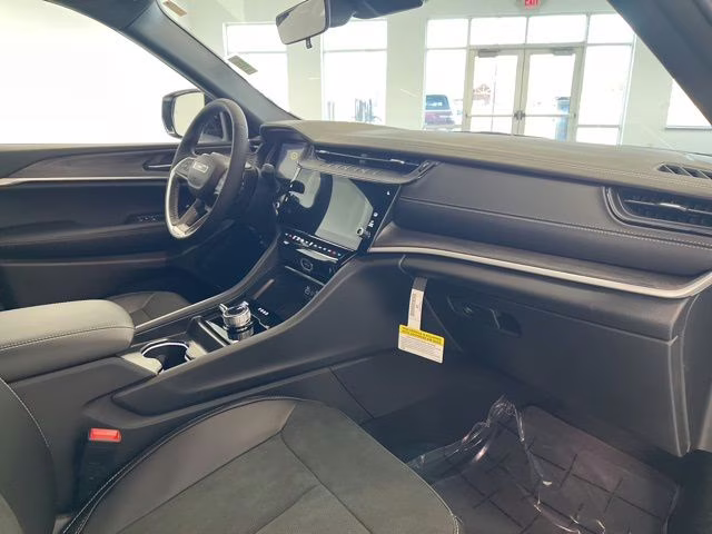 2026 Bright White Clearcoat Jeep Grand Cherokee Altitude 4X4 SUV