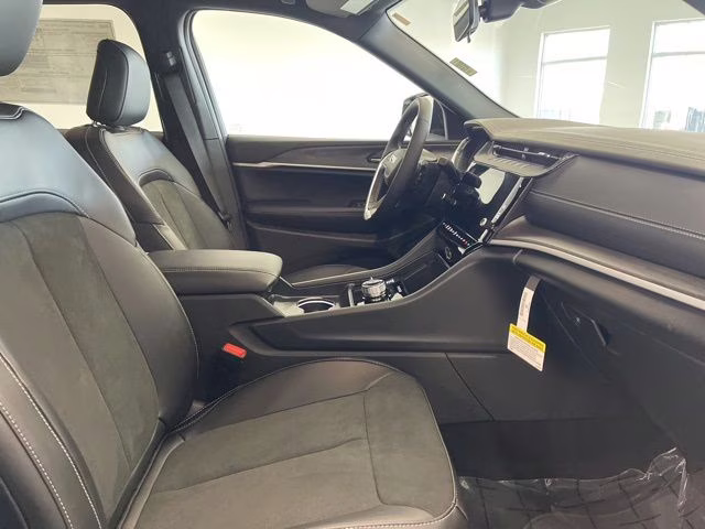 2026 Bright White Clearcoat Jeep Grand Cherokee Altitude 4X4 SUV