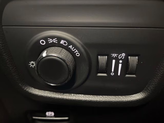 2026 Bright White Clearcoat Jeep Grand Cherokee Altitude 4X4 SUV