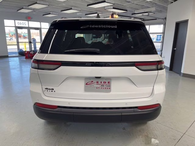 2026 Bright White Clearcoat Jeep Grand Cherokee Altitude 4X4 SUV