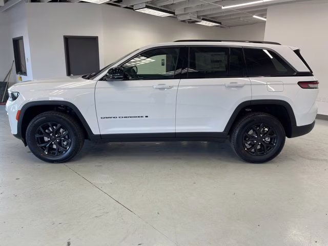 2026 Bright White Clearcoat Jeep Grand Cherokee Altitude 4X4 SUV