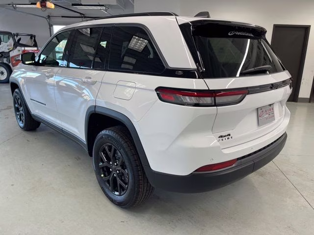 2026 Bright White Clearcoat Jeep Grand Cherokee Altitude 4X4 SUV