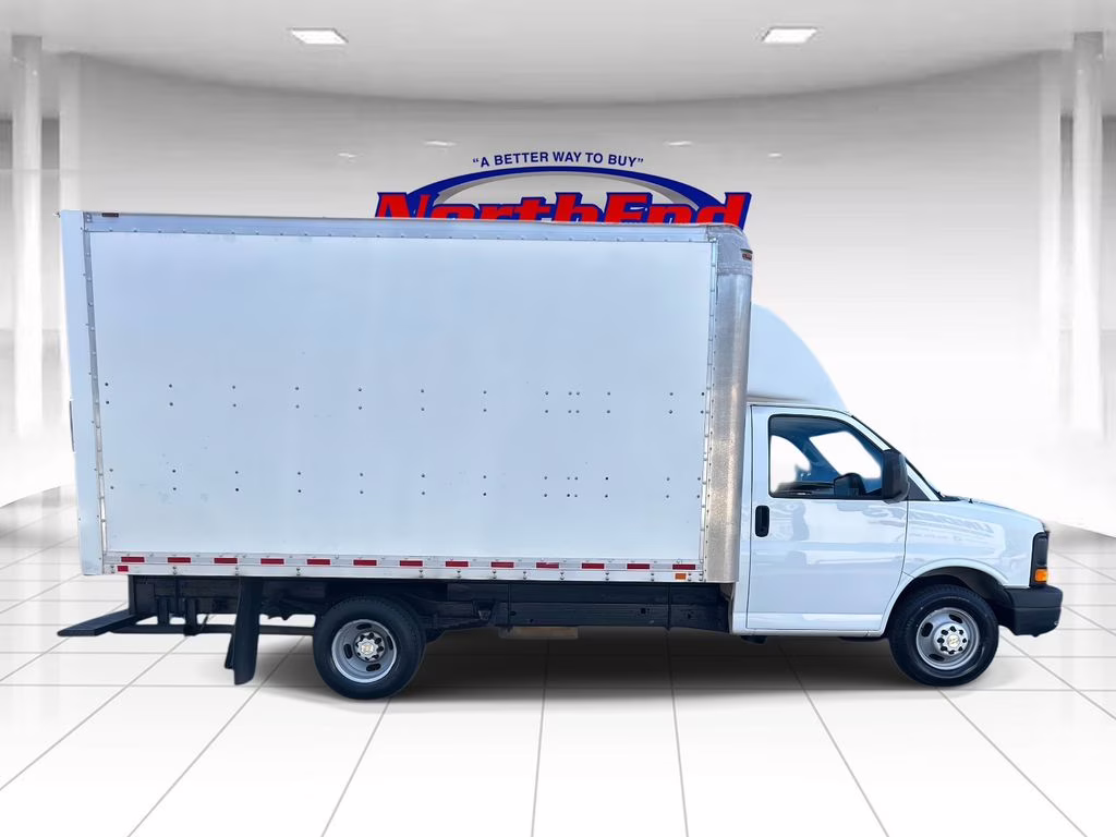 2016 Summit White Chevrolet Express 3500 Work Van RWD Truck