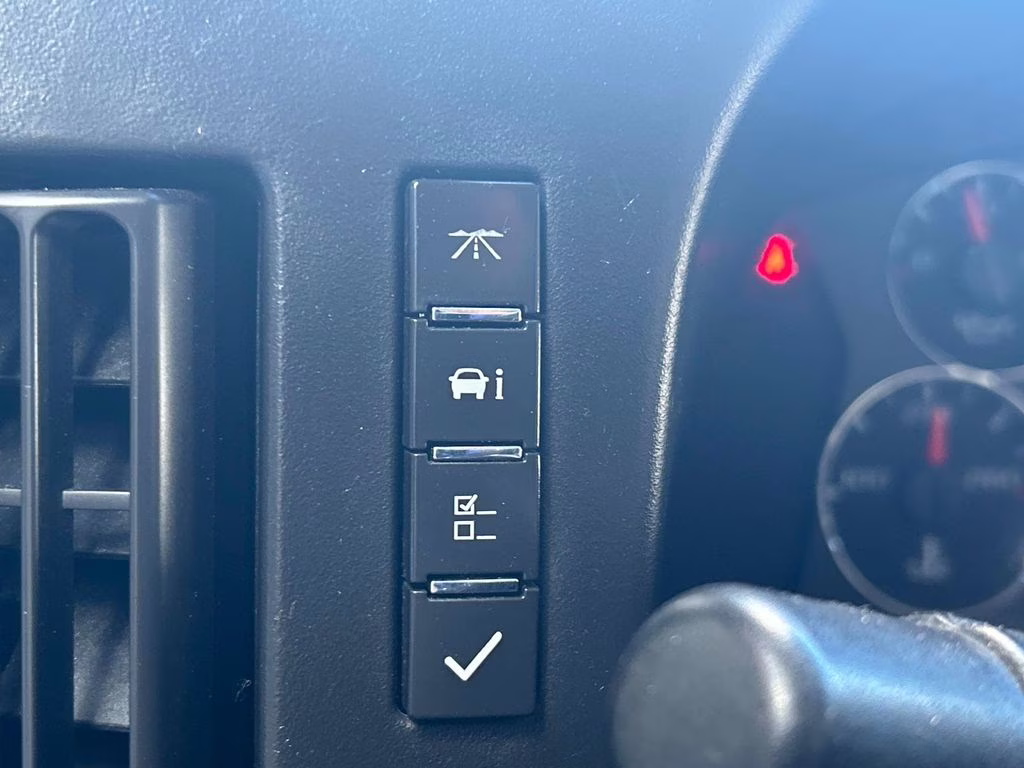 2016 Summit White Chevrolet Express 3500 Work Van RWD Truck