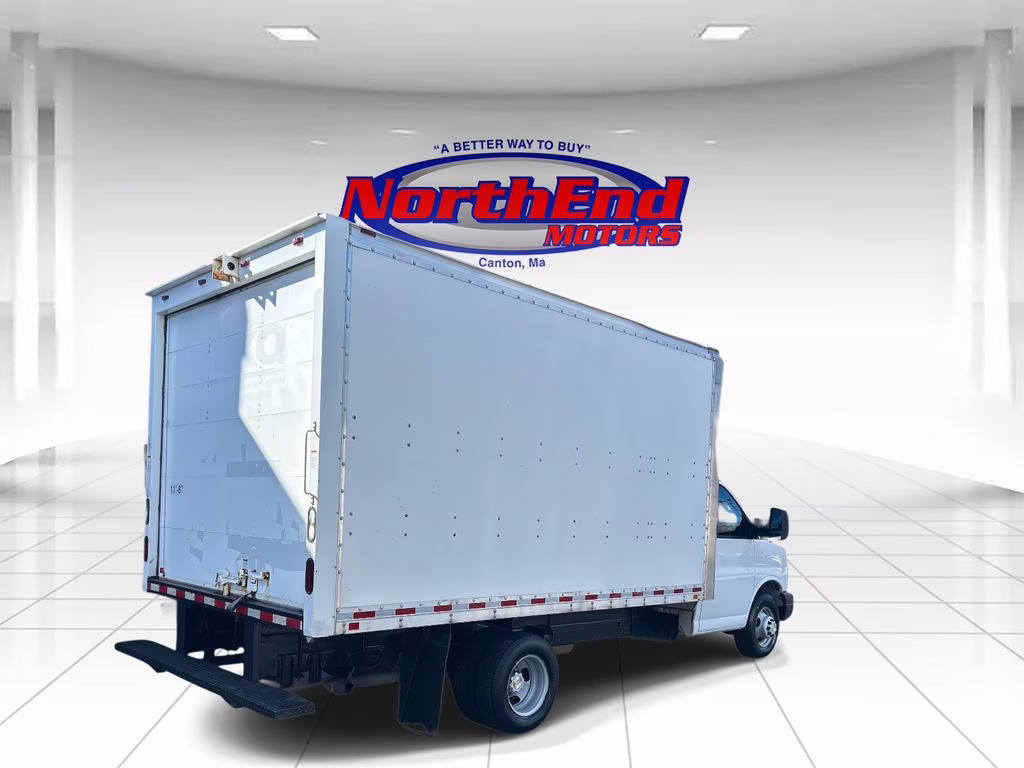 2016 Summit White Chevrolet Express 3500 Work Van RWD Truck