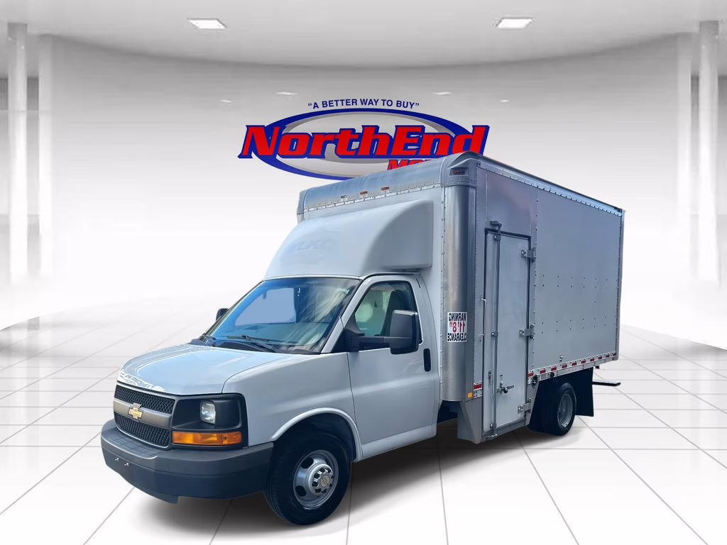 2016 Summit White Chevrolet Express 3500 Work Van RWD Truck