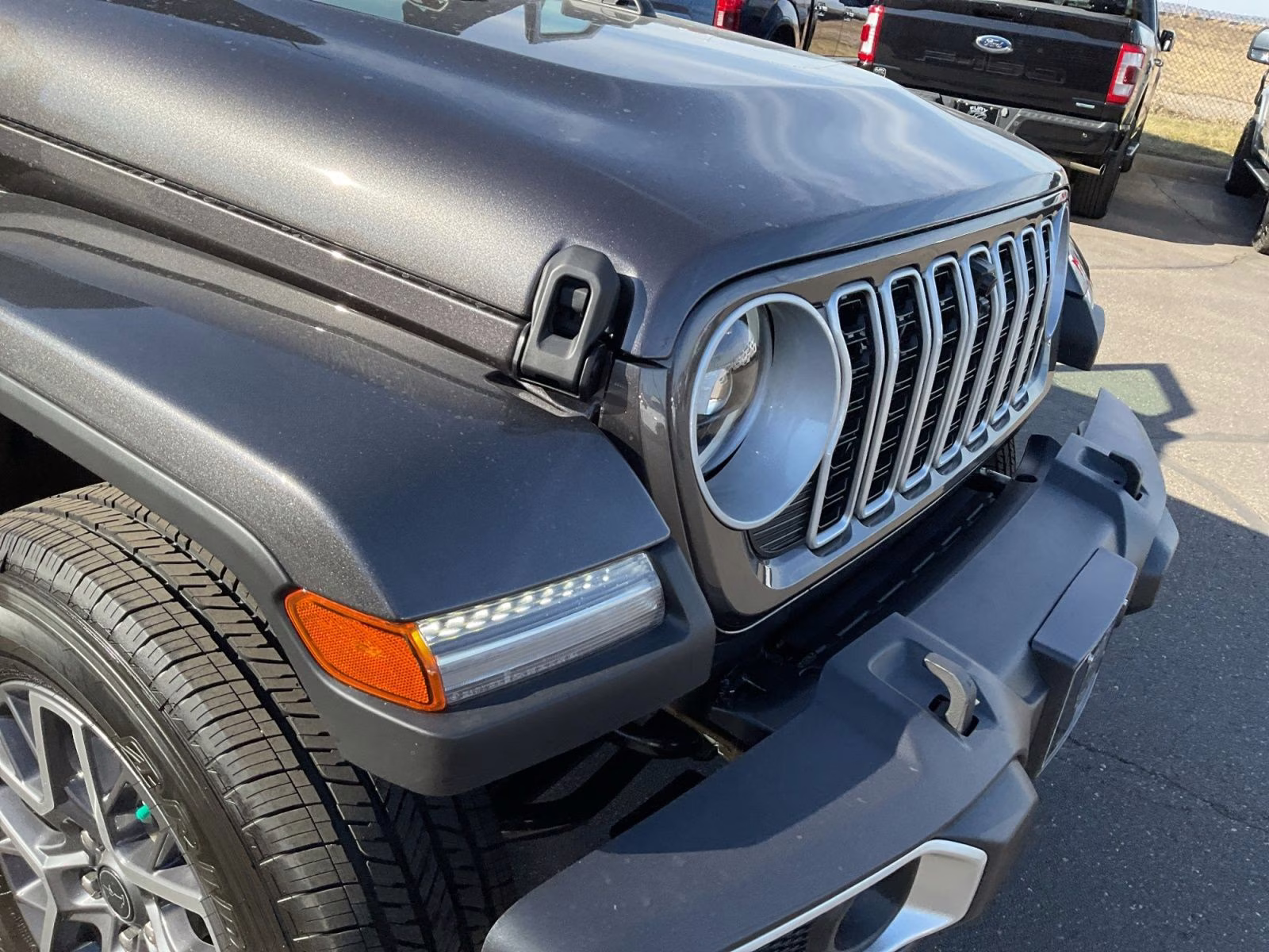 2026 Granite Crystal Metallic Clearcoat Jeep Wrangler Sahara 4X4 SUV