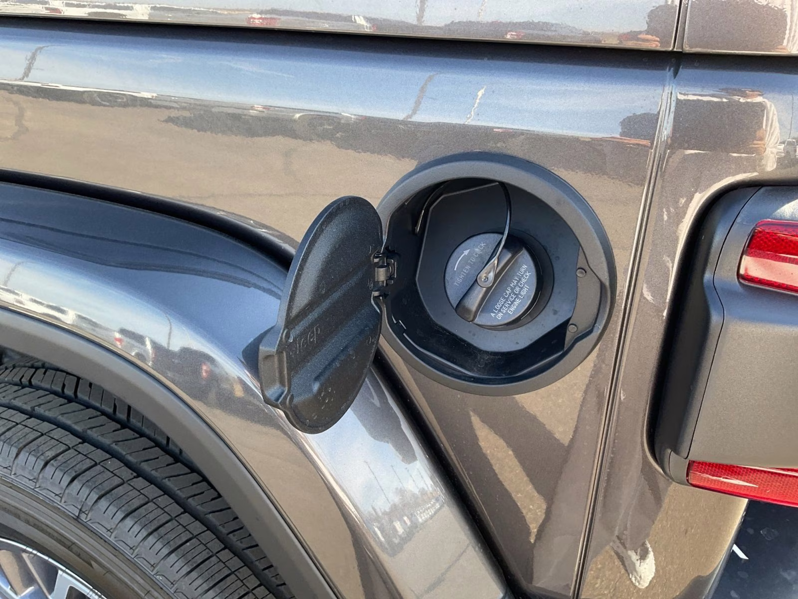 2026 Granite Crystal Metallic Clearcoat Jeep Wrangler Sahara 4X4 SUV