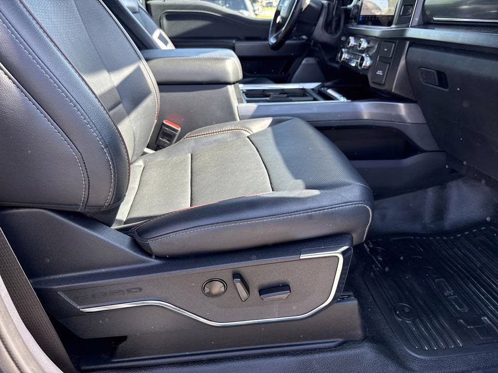 2024 Agate Black Metallic Ford Super Duty F-250 SRW Lariat 4X4 Truck