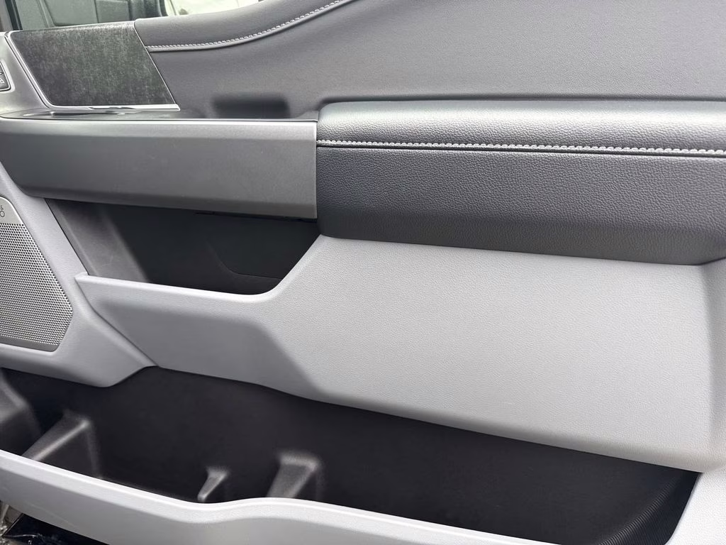 2025 Black Metallic Ford Super Duty F-250 SRW XLT 4X4 Truck