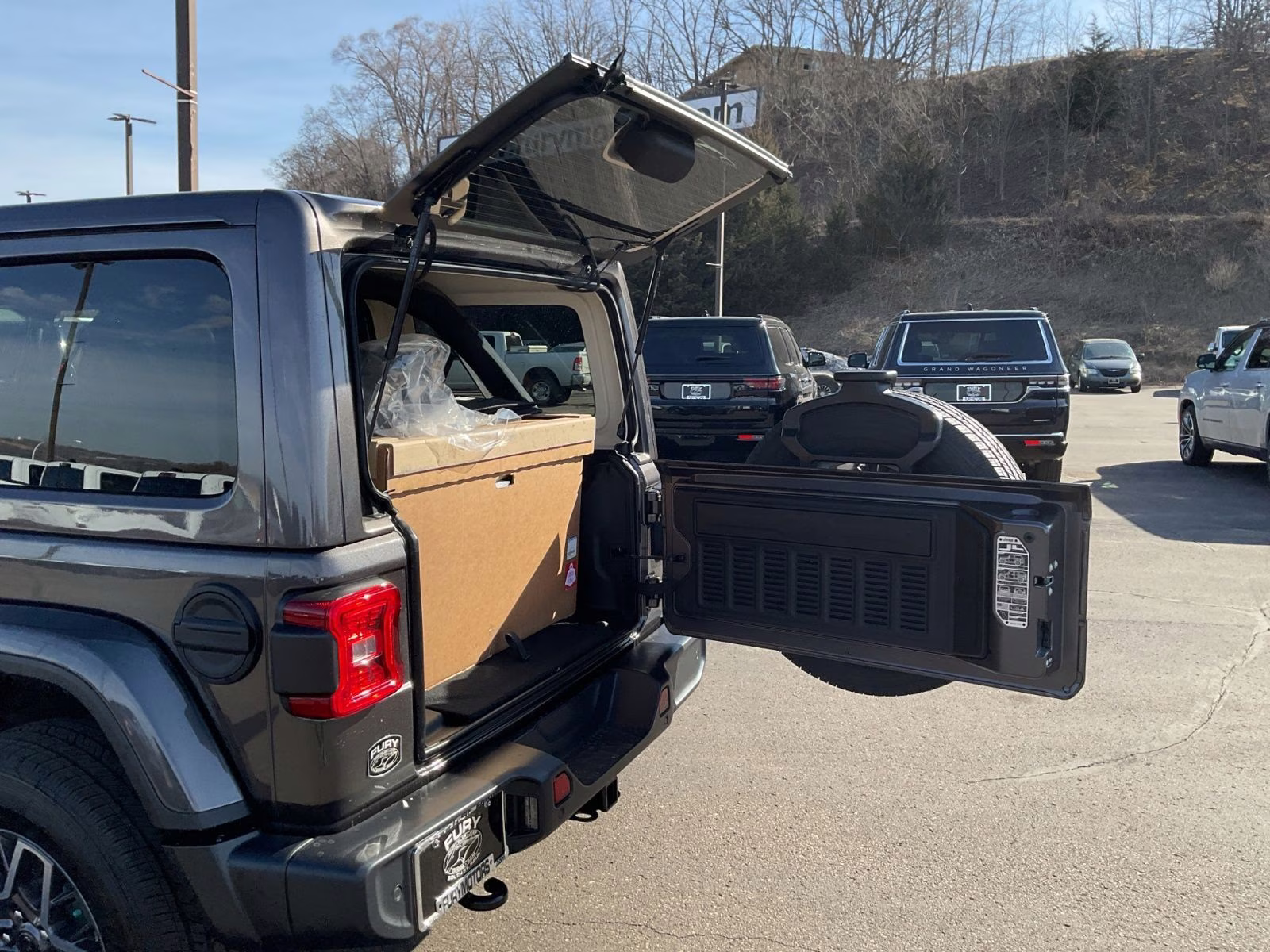 2026 Granite Crystal Metallic Clearcoat Jeep Wrangler Sahara 4X4 SUV