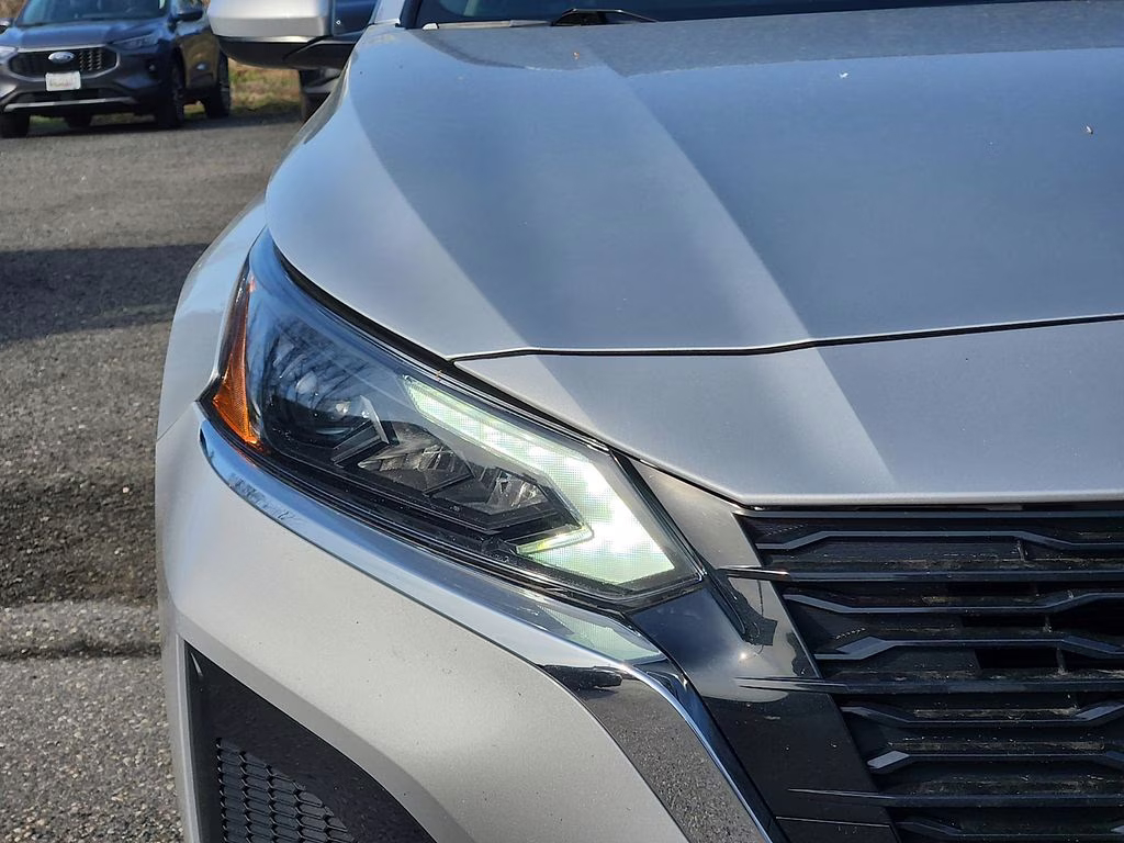 2023 Brilliant Silver Metallic Nissan Altima 2.5 SV FWD Sedan