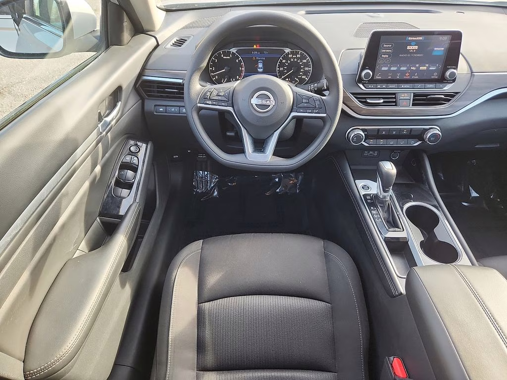 2023 Brilliant Silver Metallic Nissan Altima 2.5 SV FWD Sedan