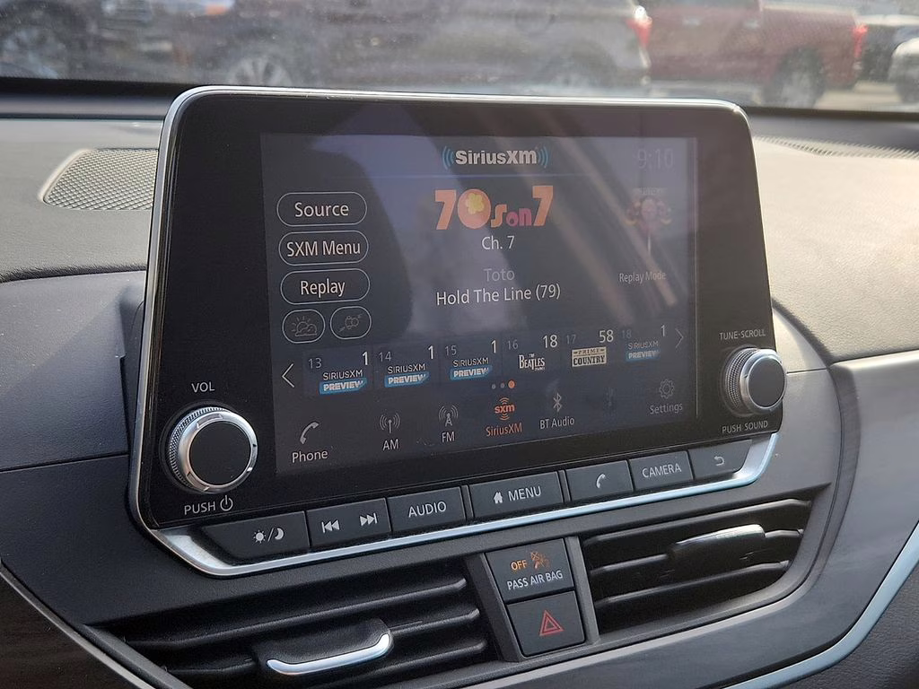 2023 Brilliant Silver Metallic Nissan Altima 2.5 SV FWD Sedan