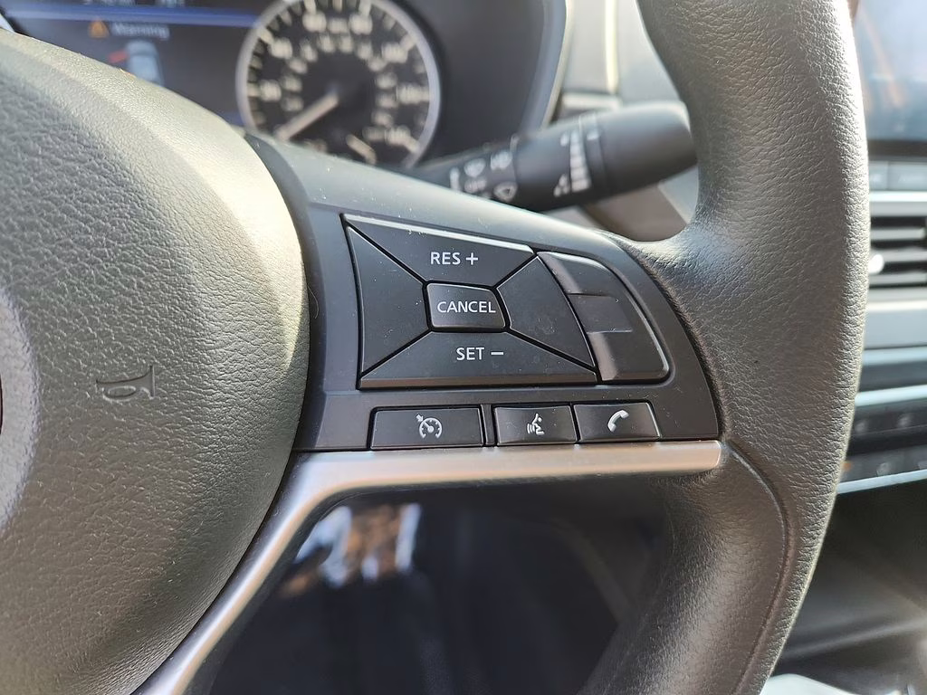 2023 Brilliant Silver Metallic Nissan Altima 2.5 SV FWD Sedan